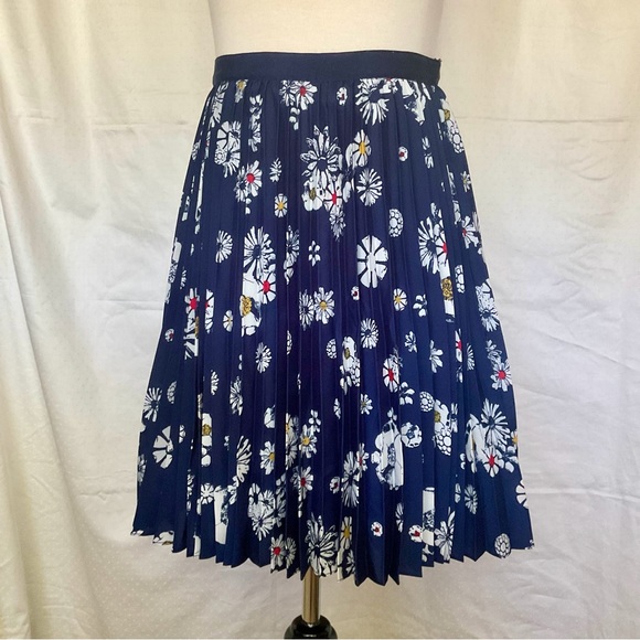 Pleated Floral Print Midi-Skirt - Picture 1 of 6